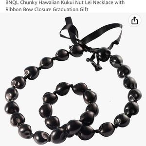 Hawaiian Pula Lei Shell Necklace NWT